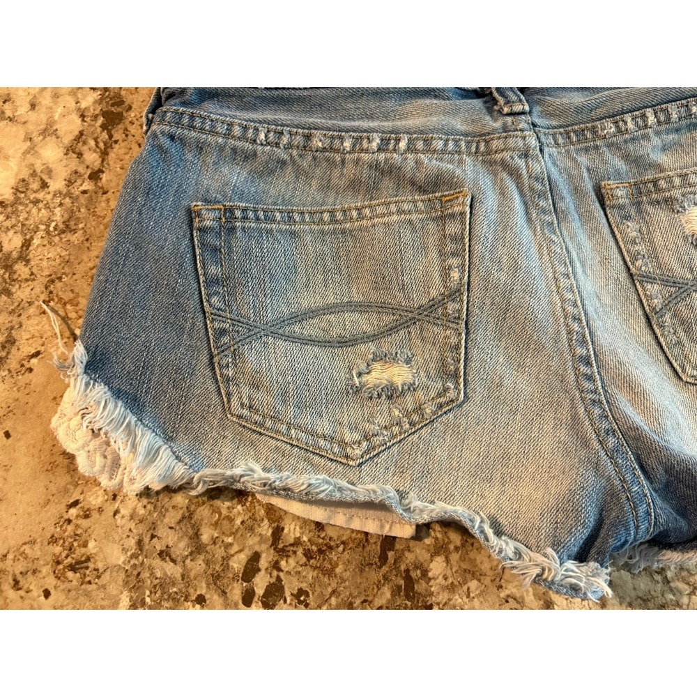 VINTAGE Y2K Abercrombie Low-Rise Distressed‎ Crochet Light Denim Shorts Sz 00/24 - Picture 10 of 13